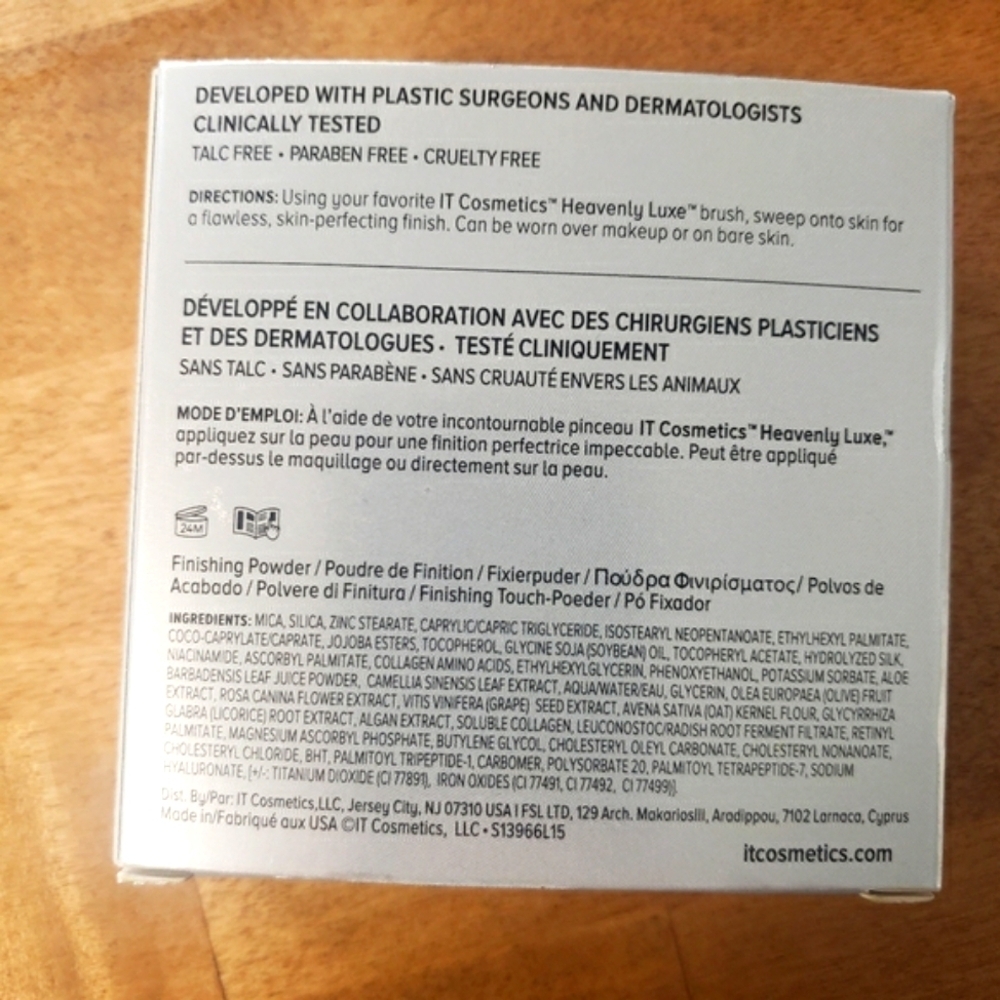 IT Cosmetics Bye Bye Pores Pressed Powder Translucent - Picture 7 of 10